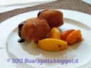 Cubi di taleggio fritto con pesche caramellate