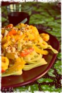 Tagliatelle alla curcuma con code di gamberi e peperoni