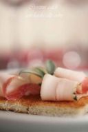 CROSTINI CALDI CON LARDO ALLE ERBE