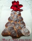Albero di Natale di pan brioche ripieno di nutella