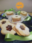 Biscotti farciti alla marmellata e alla nutella