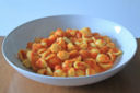 Orecchiette al "pesto" di peperoni e curcuma.
