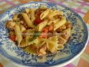 Insalata di pasta con fagioli, tonno, pomodoro e caciotta