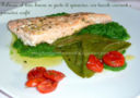 Salmone al timo limone su pesto di spinacino, con taccole croccanti e pomodori confit