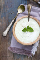 Zuppa fredda di cetrioli, avocado e menta.......ho solo bisogno di un caffè