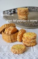 Crackers ai grani del paradiso e sesamo