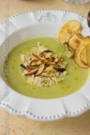 Vellutata di cavolfiore e mele, con miglio e chips di mele