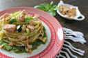 Spaghetti con pesce spada, mandorle croccanti e pesto veloce di zucchine e basilico