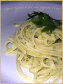 Linguine con pesto di alici, olive, prezzemolo e limone