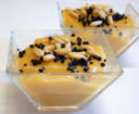 Crema alla pesca e cannella con pinoli e cioccolato