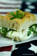 Focaccia con rucola e stracchino