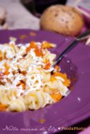 Pasta con zucca, pinoli e burro alla salvia