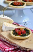 Quiche con agretti peperoni arrosto e prosciutto