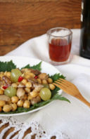 Insalata di ceci, funghi porcini e uva