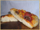 Focaccia col pomodoro e olive