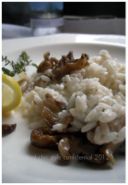 Riso acquerello mantecato con funghi e scorza di limone al profumo di timo