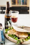 Hamburger con salsa al roquefort e Duchesse de Bourgogne - birra