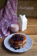 Per la serie "colazione gluten free"...pancakes al grano saraceno con mirtilli caramellati