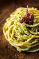 Spaghettoni al pesto di zucchine e pistacchi con lo speck di bufala di Gaetano
