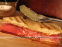 Toast allo speck e formaggio con mostarda di pere