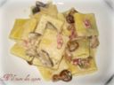 Mezzi paccheri con funghi, pancetta e panna