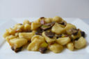 GNOCCHI CON PORRI, FUNGHI E PANCETTA