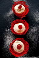 Cupcakes dolci all'olio d'oliva con cuore di confettura più frutta Goji