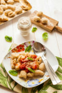 Gnocchi di patate senza uova con farina integrale e con sugo leggero al pomodoro