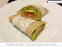 Piadina di farro con salmone e avocado