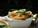 Insalata di Penne integrali con zucchine e erbette profumate