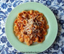 Orecchiette al sugo ortolano con cacio ricotta affumicata