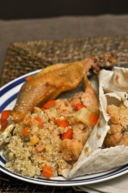 Pollo speziato con pita di pasta madre e quinoa