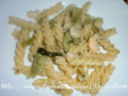 Fusilli in crema di broccoli, robiola e gamberi