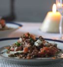 Insalata tiepida con lenticchie, finocchi, salmone affumicato e vinaigrette alla senape