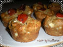 Muffin salati con feta, patè di olive e spezie