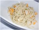 Spaghetti surimi e mandorle -