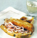 Toast al prosciutto con fichi secchi