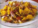 Farfalle con radicchio, speck e nocciole.