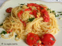 Spaghetti al pomodoro e mais tostato