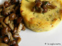 Medaglioni di polenta con funghi chiodini