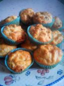 Muffins con zucchine, cipolla, basilico e pecorino