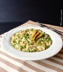 Risotto con carciofi, piselli e porro