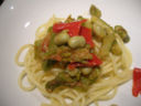 Spaghetti con asparagi, fave, e pomodorini