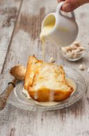 Babà senza glutine con lievito madre con crema inglese al cardamomo