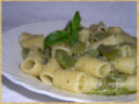 Mezze maniche con fagioli corallo e pesto aromatico