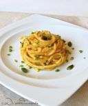 Spaghetti in salsa di zucca con gorgonzola e pistacchi