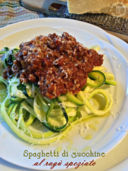 Spaghetti di zucchine con ragù speziato