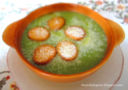 Crema di broccoli, patate e cipolle con crostini di pane