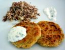 Burger di fagioli cannellini con salsa di yogurt al cumino e quinoa