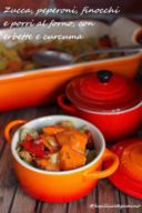 Zucca, peperoni, finocchi e porri al forno con erbette e curcuma